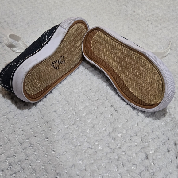 Classic Black Kids Sneakers - Picture 3 of 4